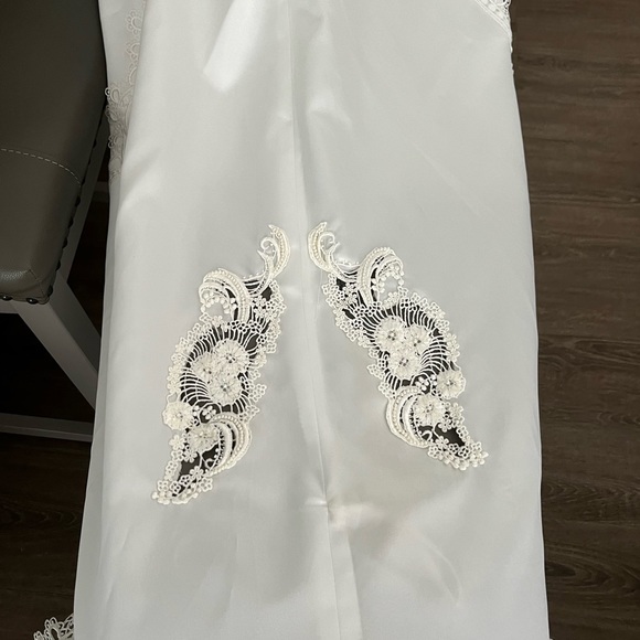 Gorgeous Vintage Wedding Gown - Picture 4 of 8